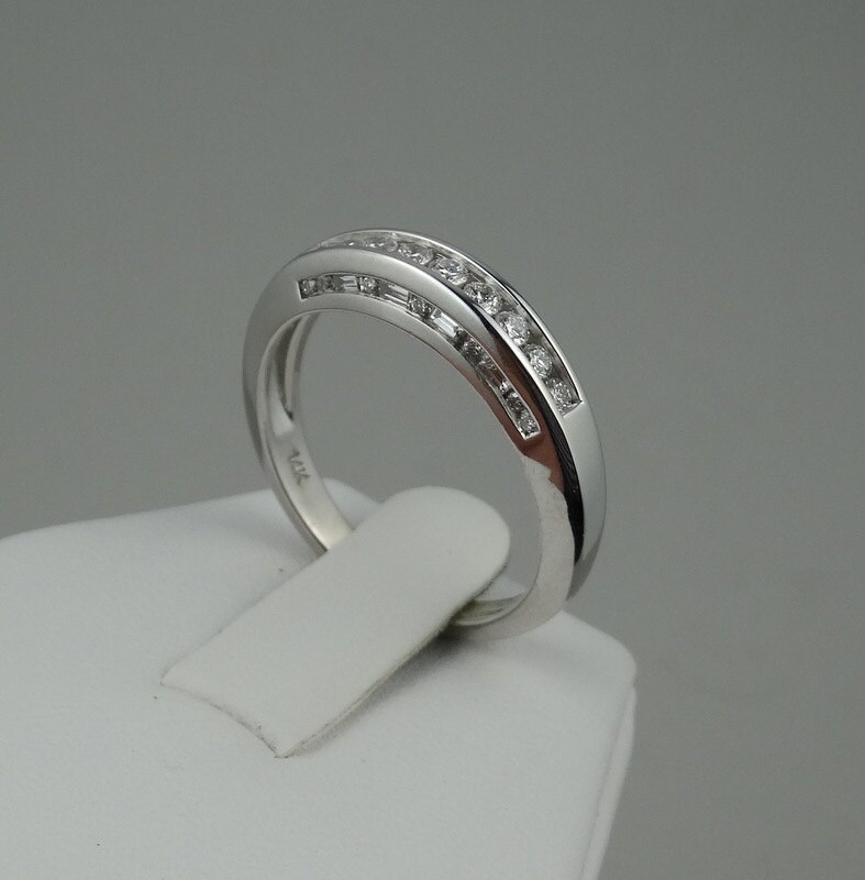 Schillernde Diamanten in Einem 14K Weißgold Band Gr. 8 3/4 Versandkostenfrei #wgdiagl-B1 von rubysvintagejewelry