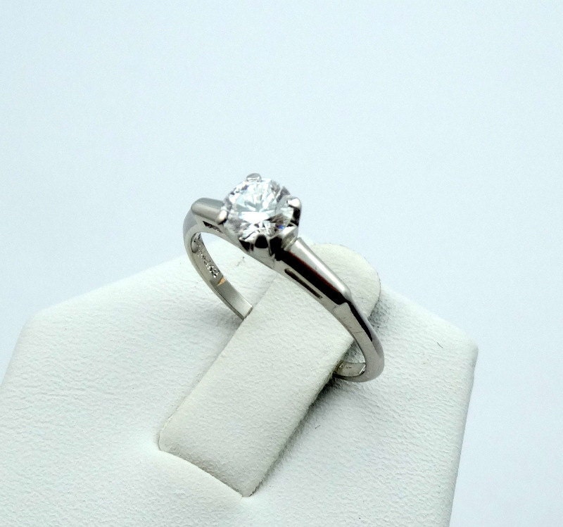 Schillernder .45 Karat Diamant Solitär 14K Weißgold Verlobungsring Größe 6 Versandkostenfrei #14K45-Gr1 Schillernder .45 Karat Diamant Solitär 14K Weißgold Verlobungsring Größe 6 Versandkostenfrei #14K45-Gr1 von rubysvintagejewelry