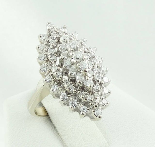 Schillernder Diamant 14K Weißgold Cocktail Ring Größe 3 3/4 Versandkostenfrei #82-Gr3 Schillernder Diamant 14K Weißgold Cocktail Ring Größe 3 3/4 Versandkostenfrei #82-Gr3 von rubysvintagejewelry