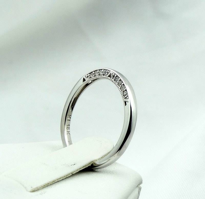 Schillerndes Side Set Pave Diamonds in Einem 18K Weißgold Band Gr. 7 Versandkostenfrei #sidedmd-Gr7 Schillerndes Side Set Pave Diamonds in Einem 18K Weißgold Band Gr. 7 Versandkostenfrei #sidedmd-Gr7 von rubysvintagejewelry