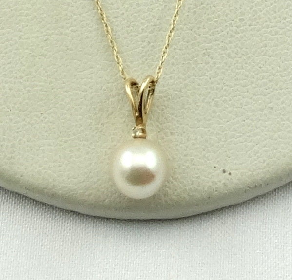 Schlichte Diamant Und Cremefarbene Perle in Einem 10K Gelbgold Anhänger Kostenloser Versand 18" Kette Inklusive #pearl10K-Gpc1 von rubysvintagejewelry