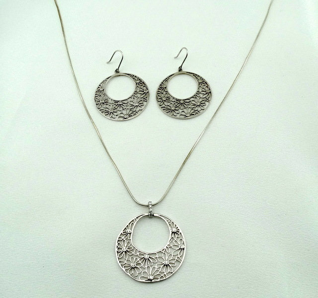 Schöne Kleine Gänseblümchen Und Strass in Sterling Silber Anhänger Ohrring Set Kostenloser Versand #daisies-Set1 Schöne Kleine Gänseblümchen Und Strass in Sterling Silber Anhänger Ohrring Set Kostenloser Versand #daisies-Set1 von rubysvintagejewelry