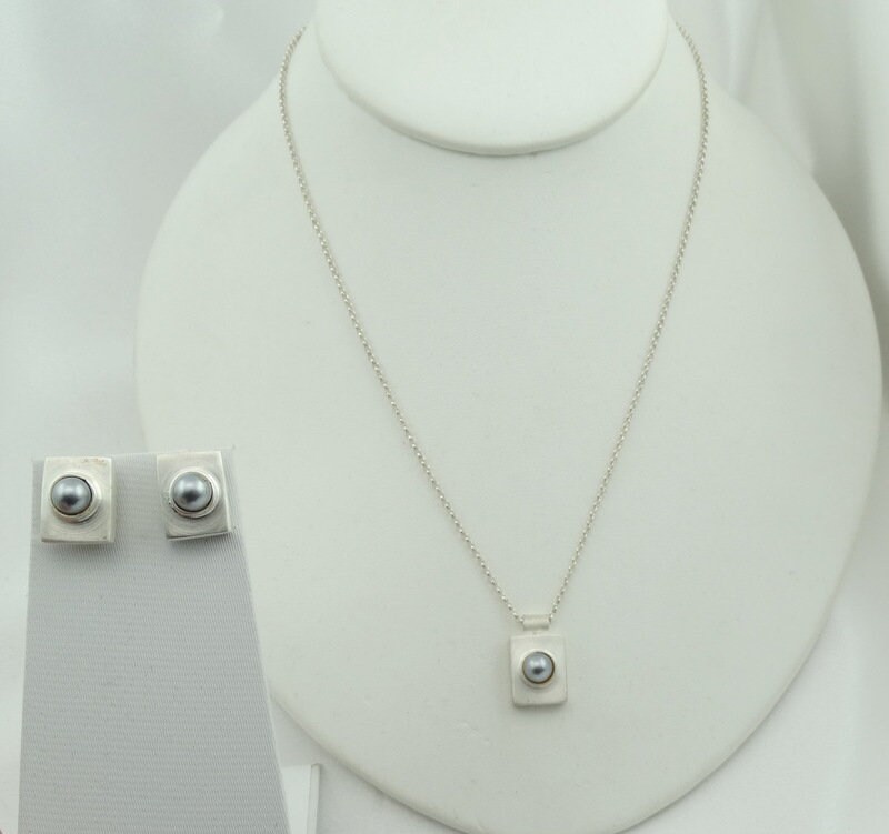 Schöne Perle Und Gebürstet Sterling Silber Anhänger Ohrring Set Kostenloser Versand #pearls3-Set1 von rubysvintagejewelry