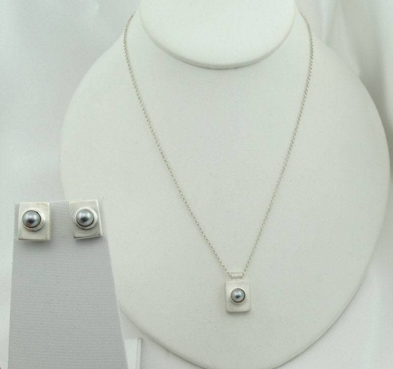 Schöne Perle Und Gebürstet Sterling Silber Anhänger Ohrring Set Kostenloser Versand #pearls3-Set1 von rubysvintagejewelry