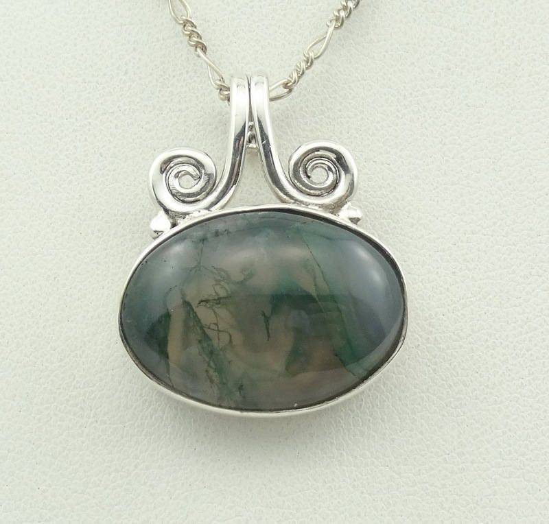 Schöne Vintage Grün Moos Achat Cabochon in Einem Sterling Silber Anhänger. Kostenloser Versand 18" Kette Enthalten #grnmoss-Spc6 von rubysvintagejewelry