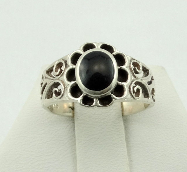 Schöne Vintage Sterling Silber Und Schwarzer Onyx Blume Ring Größe 6 1/4 Kostenloser Versand #onxflr-Sr1 von rubysvintagejewelry