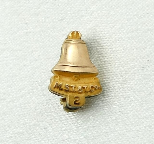 Seltene Sammelbare Mountain States Telegrafie Und Telefon Company Vintage 2 Jahre Veteran Pin Kostenloser Versand #mst&t-Br3 Seltene Sammelbare Mountain States Telegrafie Und Telefon Company Vintage 2 Jahre Veteran Pin Kostenloser Versand #mst&t-Br3 von rubysvintagejewelry