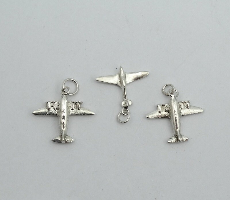 Set Von 3 Antike Sterling Silber Flugzeug Charms. Wwii Luftfahrt Modell Flugzeuge Kostenloser Versand #planes-cm1 Set Von 3 Antike Sterling Silber Flugzeug Charms. Wwii Luftfahrt Modell Flugzeuge Kostenloser Versand #planes-cm1 von rubysvintagejewelry