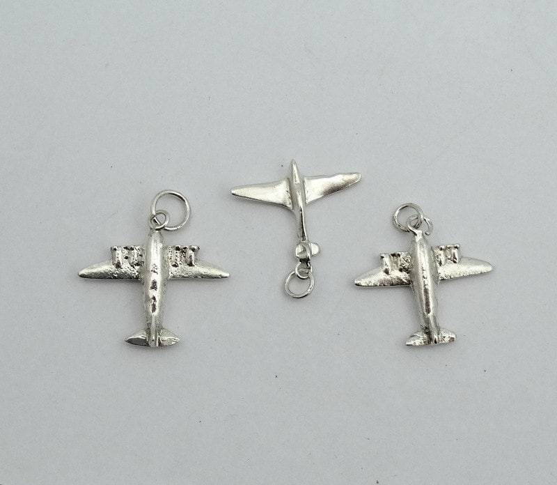 Set Von 3 Antike Sterling Silber Flugzeug Charms. Wwii Luftfahrt Modell Flugzeuge Kostenloser Versand #planes-cm1 Set Von 3 Antike Sterling Silber Flugzeug Charms. Wwii Luftfahrt Modell Flugzeuge Kostenloser Versand #planes-cm1 von rubysvintagejewelry