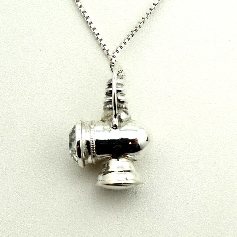 Sterling Silber Eisenbahn Laterne Anhänger Mit Strass Lampe. Enthält Eine Robuste 20 Zoll Silverchain Kostenloser Versand #lantern-Spc2 Sterling Silber Eisenbahn Laterne Anhänger Mit Strass Lampe. Enthält Eine Robuste 20 Zoll Silverchain Kostenloser Versand #lantern-Spc2 von rubysvintagejewelry