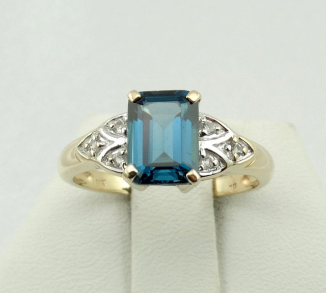 Traumhaftes London Blue Topas Und Diamanten in Einem 14K Gelb Gold Vintage Ring Gr. 7 3/4 Versandkostenfrei #london-Gr3 von rubysvintagejewelry