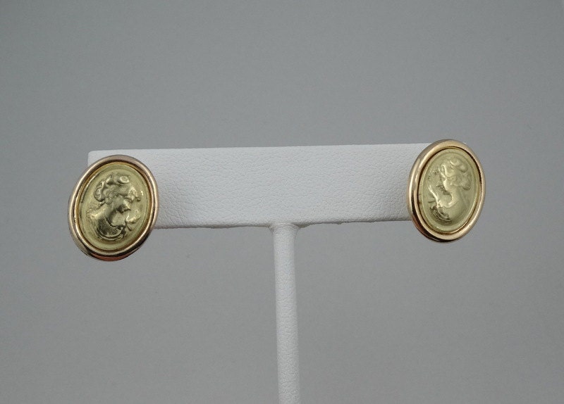 Vintage 18K Gelbgold Kamee Ohrringe Versandkostenfrei #18Cameo-Erg1 Vintage 18K Gelbgold Kamee Ohrringe Versandkostenfrei #18Cameo-Erg1 von rubysvintagejewelry