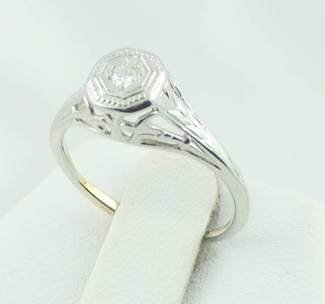 Vintage 18K Weißgold Filigran Diamant Verlobungsring Edwardian Ära Größe 5 1/4 Versandkostenfrei #18Filig-Gr4 Vintage 18K Weißgold Filigran Diamant Verlobungsring Edwardian Ära Größe 5 1/4 Versandkostenfrei #18Filig-Gr4 von rubysvintagejewelry
