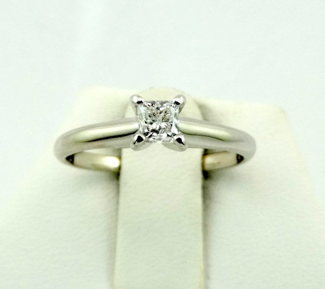 Vintage Affordable Simple 1/3 Karat Princess Cut Diamant 14K Weißgold Versprechen Ring Größe 6 1/4 Versandkostenfrei #1/3Prn-Gr5 von rubysvintagejewelry