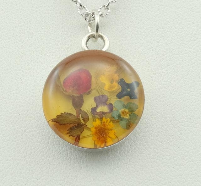 Vintage Echte Blumen in Epoxy Sterling Silber Anhänger. Kostenloser Versand Und 18" Kette #flowers-Spc7 Vintage Echte Blumen in Epoxy Sterling Silber Anhänger. Kostenloser Versand Und 18" Kette #flowers-Spc7 von rubysvintagejewelry