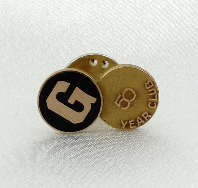 Vintage "G" 50 Jahre Club Schwarz Und Gold Pin Kostenloser Versand #g50-Pn1 von rubysvintagejewelry