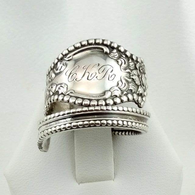 Vintage Gravur „C K R" Echter Handgemachter Sterling Silber Löffelring Verstellbare Größe 7 Kostenloser Versand #ckr3-D10-Spr4 Vintage Gravur „C K R" Echter Handgemachter Sterling Silber Löffelring Verstellbare Größe 7 Kostenloser Versand #ckr3-D10-Spr4 von rubysvintagejewelry