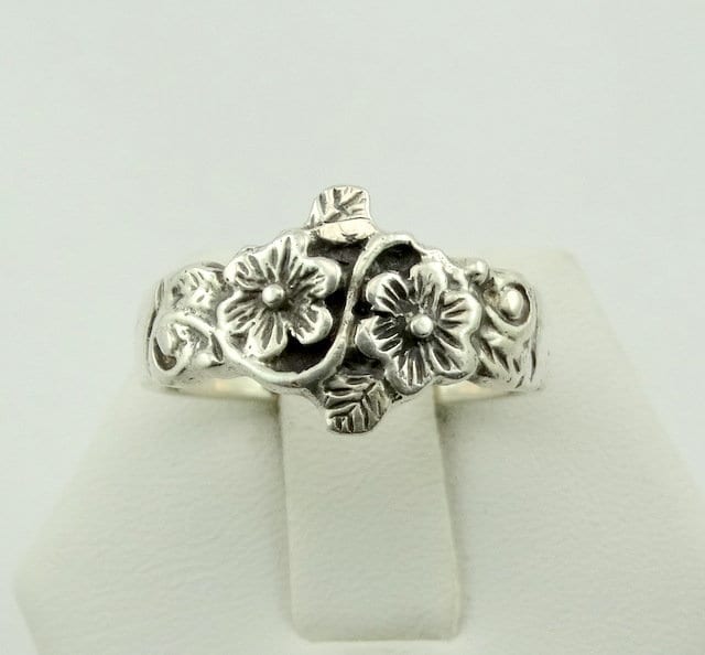 Vintage Handgefertigt Sterling Silber Floral Ring Versandkostenfrei Größe 7 1/2 #712Flowers-Sr5 von rubysvintagejewelry