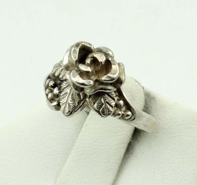 Vintage Handgemachte Sterling Silber Rose Mit Blättern Ring Kostenloser Versand Größe 6 #rose6-Sr1 von rubysvintagejewelry