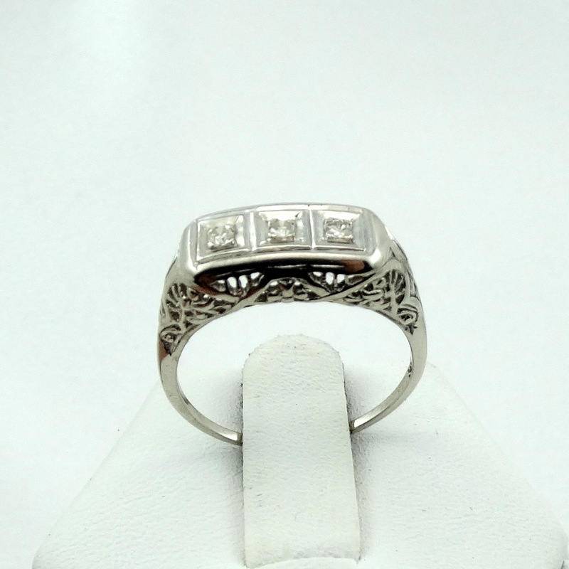 Vintage Original 14K Weißgold Filigran Ring Mit Drei Diamanten Größe 7 1/2 Versandkostenfrei #filligree3-Gr5 von rubysvintagejewelry