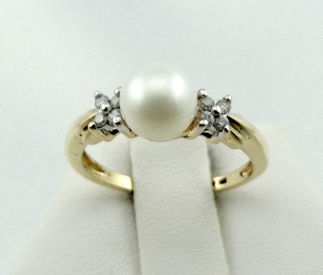 Vintage Perle Und Diamant 10K Gelbgold Ring Kostenloser Versand Größe 6 1/2 #10Ka8-Sr von rubysvintagejewelry