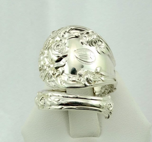 Vintage Rosen Design Mit Graviertem "D" Initial Handgefertigt Sterling Silber Verstellbarer Löffel Ring Größe 8 1/2 Versandkostenfrei #droses812-Sr13 von rubysvintagejewelry