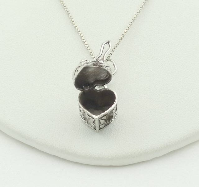 Vintage Sterling Silber Herz Geformt Dekorative Scharnier Andenken Box Anhänger. Kostenloser Versand Enthält 18 Kette #heart2-Spc8 von rubysvintagejewelry