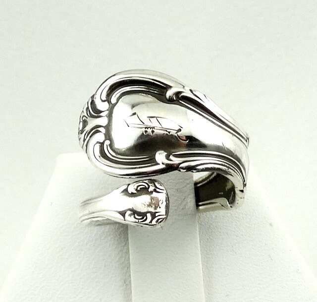 Vintage Sterling Silber Ring Mit Gravur Initial "B" Ringgröße 6 Kostenloser Versand # B-A6-Spr8." Vintage Sterling Silber Ring Mit Gravur Initial "B" Ringgröße 6 Kostenloser Versand # B-A6-Spr8." von rubysvintagejewelry