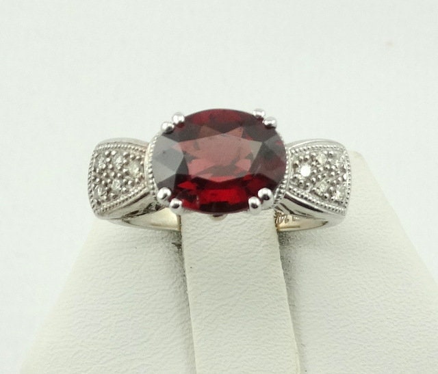 Wunderschöner 2.84 Karat Rhodolith Granat Und Diamanten in Einem Vintage 14K Weißgold Ring Größe 7 Versandkostenfrei #rg14K2, 8-Gr5 von rubysvintagejewelry