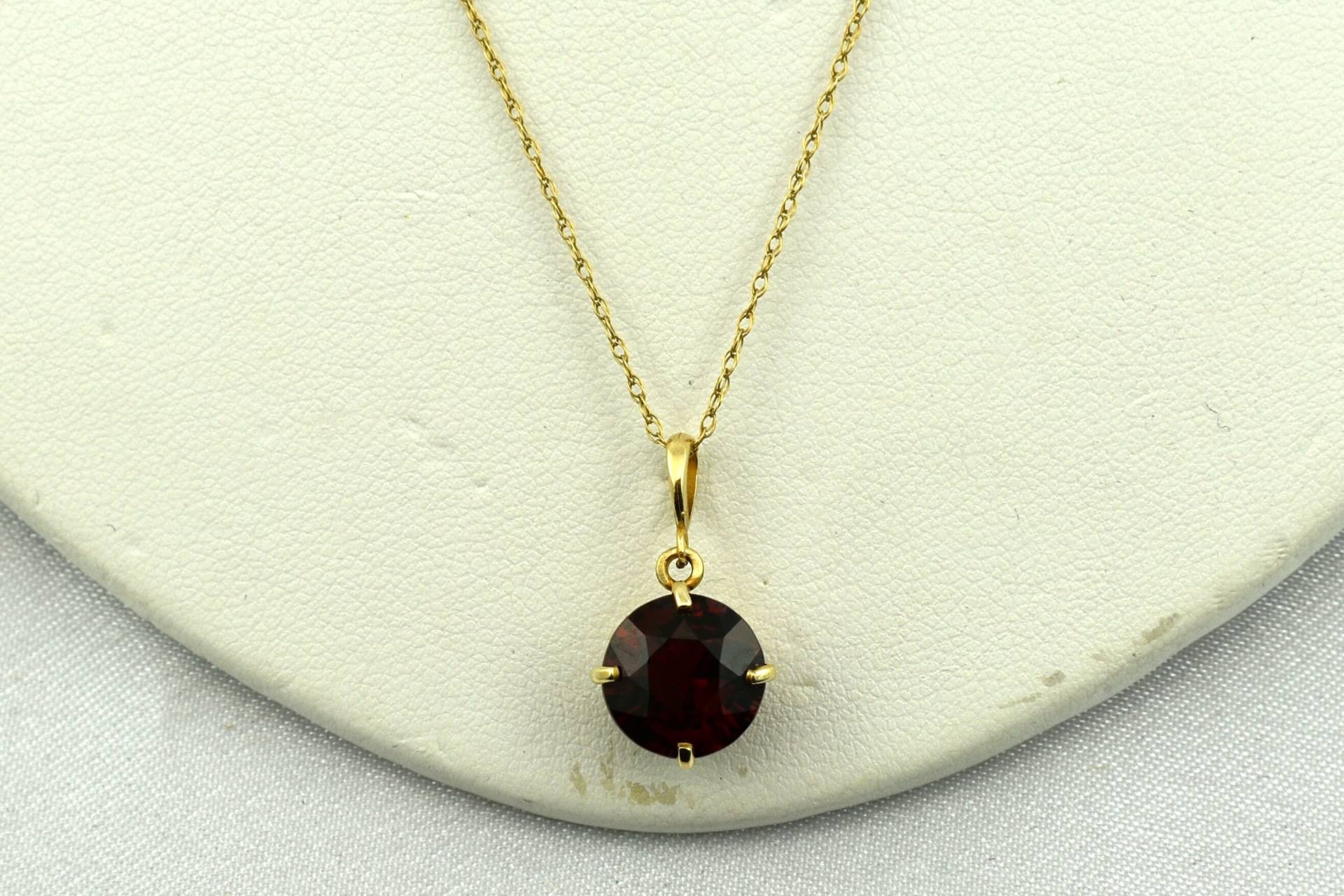 Wunderschöner Vintage 3, 5 Karat Rundschliff Rhodolith Granat in Einem 14K Gelbgold Anhänger Kostenloser Versand 18 Zoll Goldkette Inklusive von rubysvintagejewelry