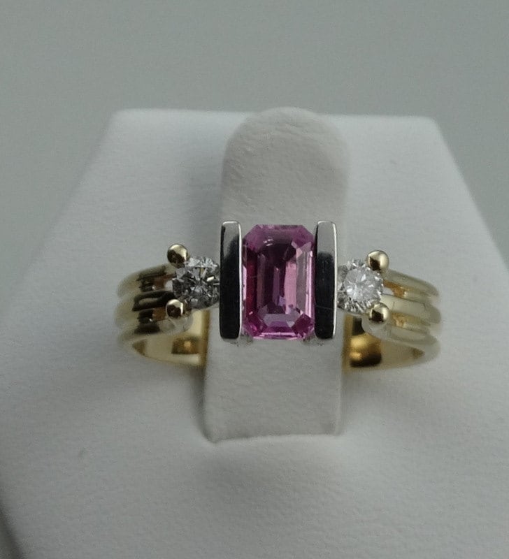 Wunderschöner Zweifarbiger 14K Massiver Gold Ring Mit 3/4 Karat Smaragdschliff Rosa Saphir Und Diamant Akzente Größe 7 Versandkostenfrei #pksdtt-Gr3 Wunderschöner Zweifarbiger 14K Massiver Gold Ring Mit 3/4 Karat Smaragdschliff Rosa Saphir Und Diamant Akzente Größe 7 Versandkostenfrei #pksdtt-Gr3 von rubysvintagejewelry