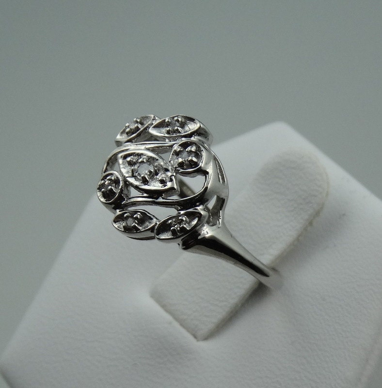 Wunderschönes Florales Muster 14K Weißgold Und Diamant Ring Größe Versandkostenfrei #floral14-Gr2 von rubysvintagejewelry