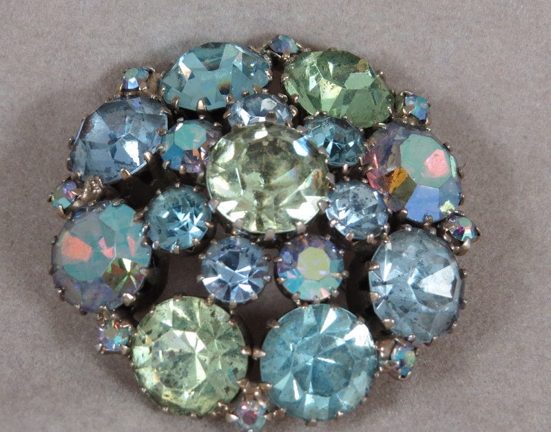 Brosche Aurora Borealis Blau Und Grün Strass Weiss Versandkostenfrei Brosche Aurora Borealis Blau Und Grün Strass Weiss Versandkostenfrei von rubytoosrelics