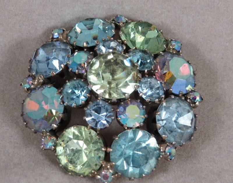 Brosche Aurora Borealis Blau Und Grün Strass Weiss Versandkostenfrei Brosche Aurora Borealis Blau Und Grün Strass Weiss Versandkostenfrei von rubytoosrelics