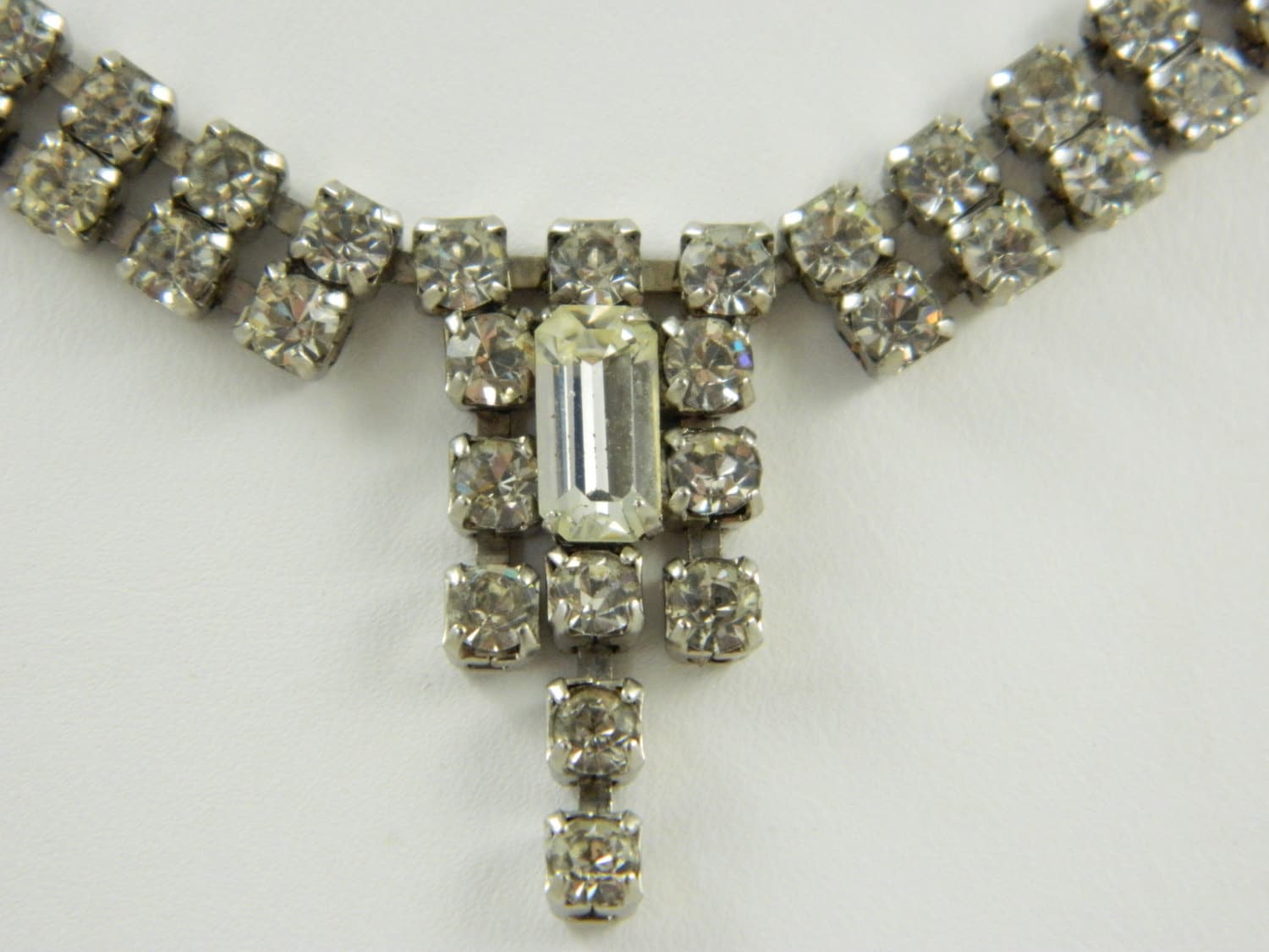 Strass Halskette Anhänger Stil Strass Halskette Anhänger Stil von rubytoosrelics