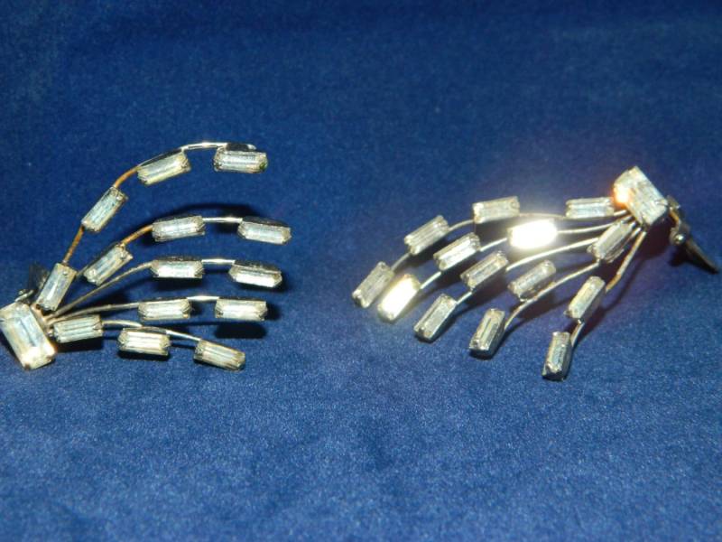 Vintage Strass Flare Ohrclips von rubytoosrelics