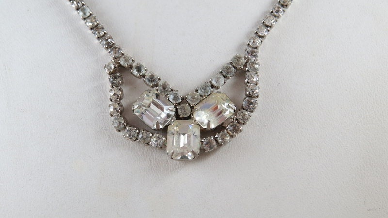 Vintage Weiße Strass Halskette Mit Box Catch Free Shipping To Usa Vintage Weiße Strass Halskette Mit Box Catch Free Shipping To Usa von rubytoosrelics