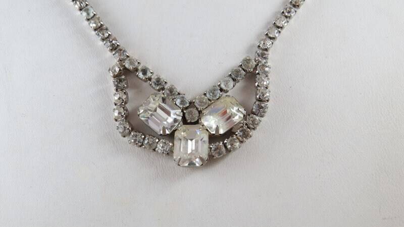 Vintage Weiße Strass Halskette Mit Box Catch Free Shipping To Usa Vintage Weiße Strass Halskette Mit Box Catch Free Shipping To Usa von rubytoosrelics