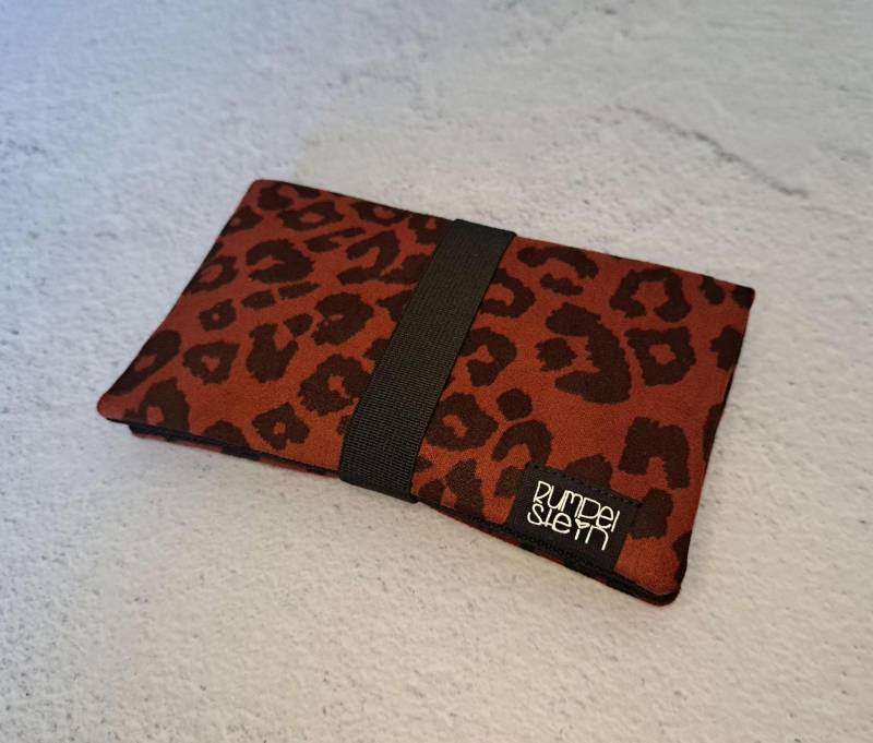 Tabaktasche Leo Weinrot Mit Gummiband Rumpelstein von rumpelstein