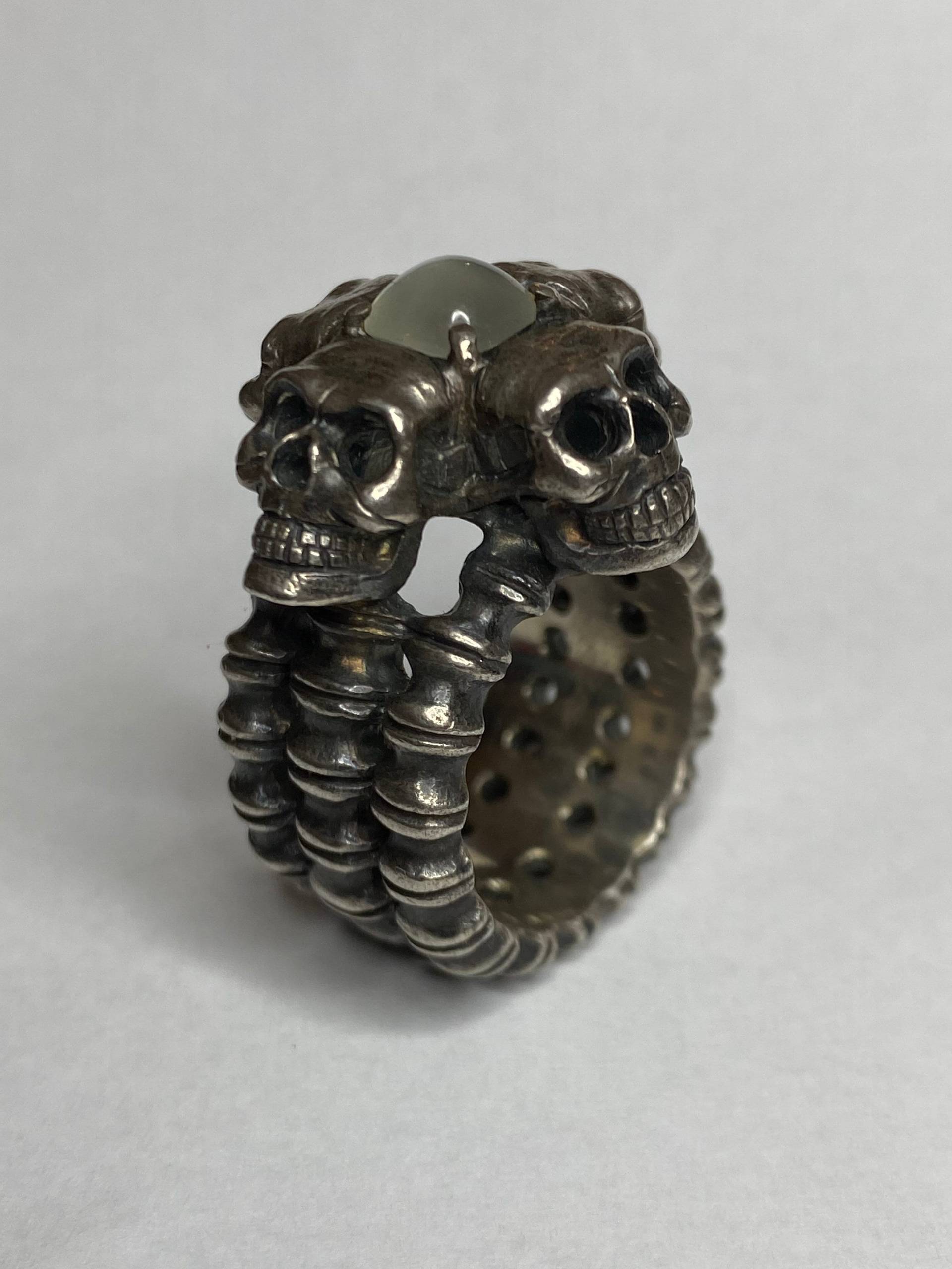 Skulls Ring Sterlingsilber Mit Mondstein Skulls Ring Sterlingsilber Mit Mondstein von ruslansbilejs