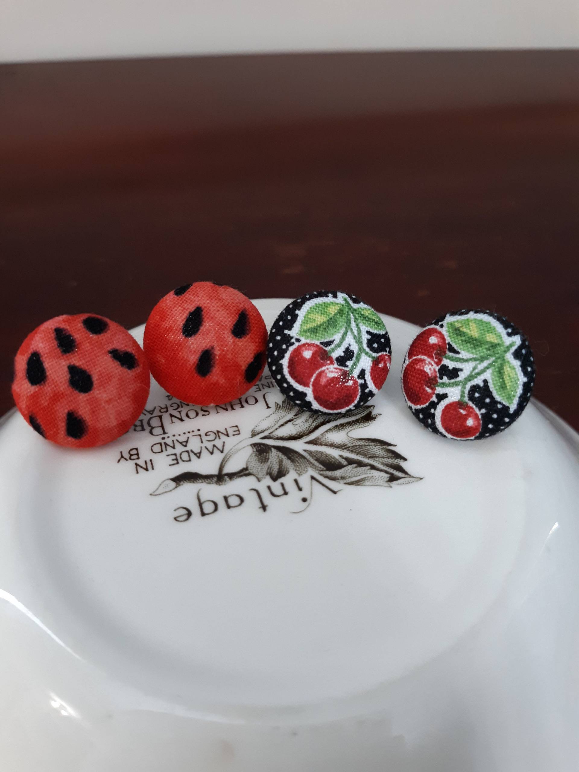 Wassermelone & Kirsche Ohrstecker Stoff Knopf Obst Schmuck Wassermelone & Kirsche Ohrstecker Stoff Knopf Obst Schmuck von rusticgypsyheart