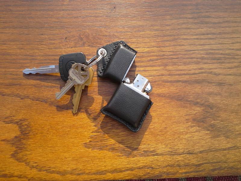 Zippo Feuerzeug Mit Schlüsselanhänger Aus Leder Zippo Feuerzeug Mit Schlüsselanhänger Aus Leder von rustikleatherworks