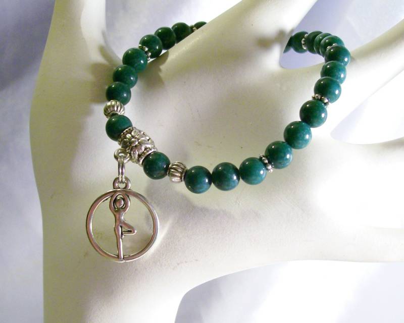 Yoga Sonne Salutation Position Poses Zen Neu Jade Edelsteine 6mm Ooak Armband Elastisch Dehnbar von rykasbeads