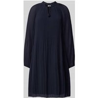 s.Oliver BLACK LABEL Knielanges Kleid in unifarbenem Design mit Plisseefalten in Marine, Größe 34 von s.Oliver BLACK LABEL