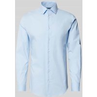 s.Oliver BLACK LABEL Shaped Fit Businesshemd aus Baumwoll-Stretch in Hellblau, Größe 40 von s.Oliver BLACK LABEL