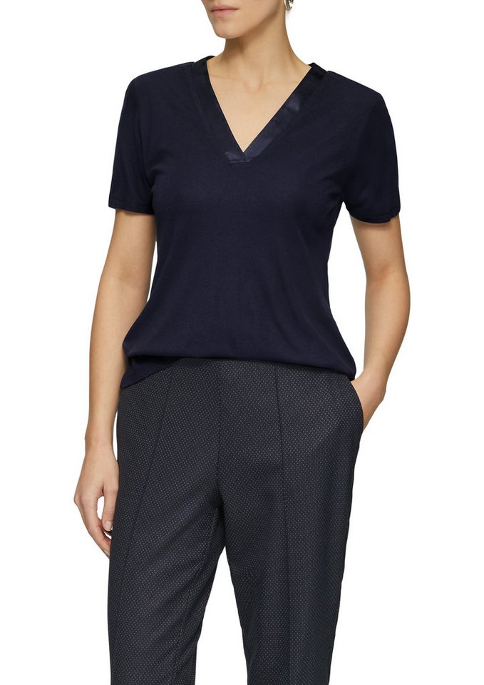 s.Oliver BLACK LABEL T-Shirt mit satiniertem V-Ausschnitt von s.Oliver BLACK LABEL