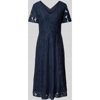 s.Oliver BLACK LABEL Tailliertes Spitzenkleid mit semitransparenten Ärmeln in Marine, Größe 44 s.Oliver BLACK LABEL Tailliertes Spitzenkleid mit semitransparenten Ärmeln in Marine, Größe 44 von s.Oliver BLACK LABEL