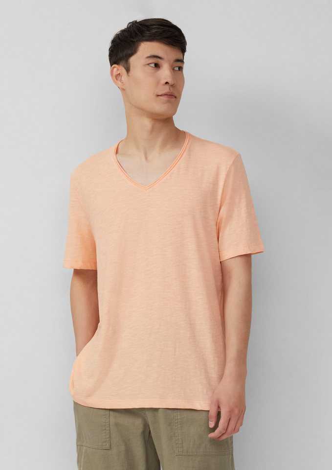 s.Oliver Kurzarmshirt Luftiges T-Shirt mit V-Ausschnitt und Flammgarnstruktur Label-Patch von s.Oliver