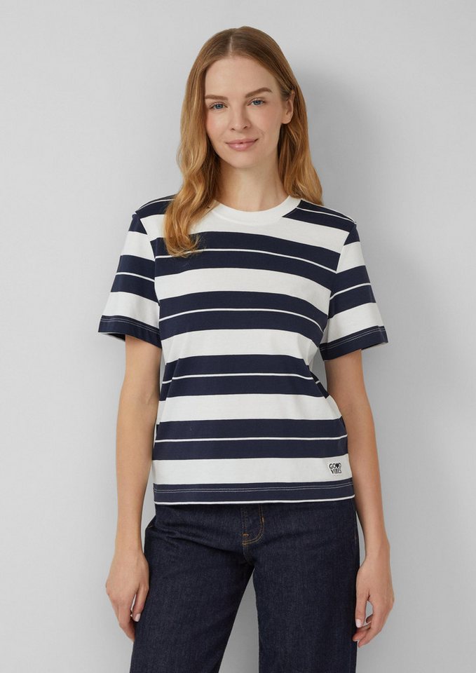 s.Oliver Kurzarmshirt T-Shirt Verkürztes Baumwoll-Streifen-T-Shirt mit Patch von s.Oliver