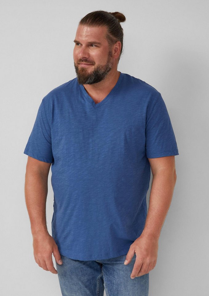 s.Oliver Kurzarmshirt T-Shirt T-Shirt mit Label-Patch und V-Ausschnitt von s.Oliver